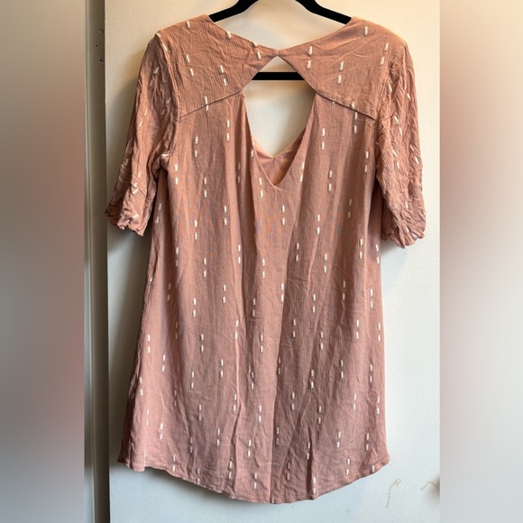 Gentle Fawn Blush Dress with White Accents - Picture 7 of 9